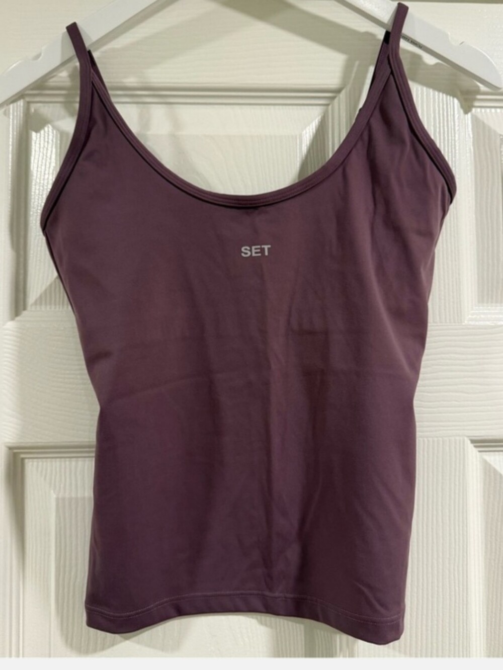 Set Active Sportbody Sporty U Lightly Lined Scoop Tank in Purple Nightfall